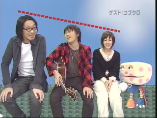 右から黒田、小渕、カエラ(点線はrnaが追加) 右から黒田、小渕、カエラ(点線はrnaが追加)
