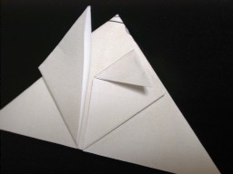 7. 折った部分の上半分を二つ折りにします。