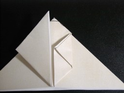 12. しっかり折ってはずれないようにします。